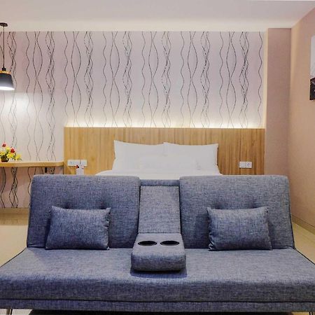 Front One Hotel Sragen Εξωτερικό φωτογραφία