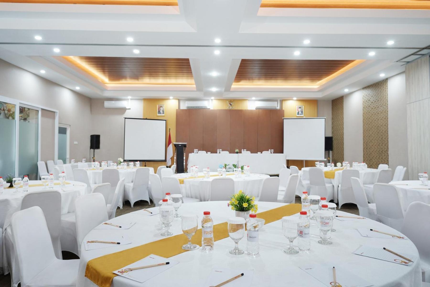 Front One Hotel Sragen Εξωτερικό φωτογραφία
