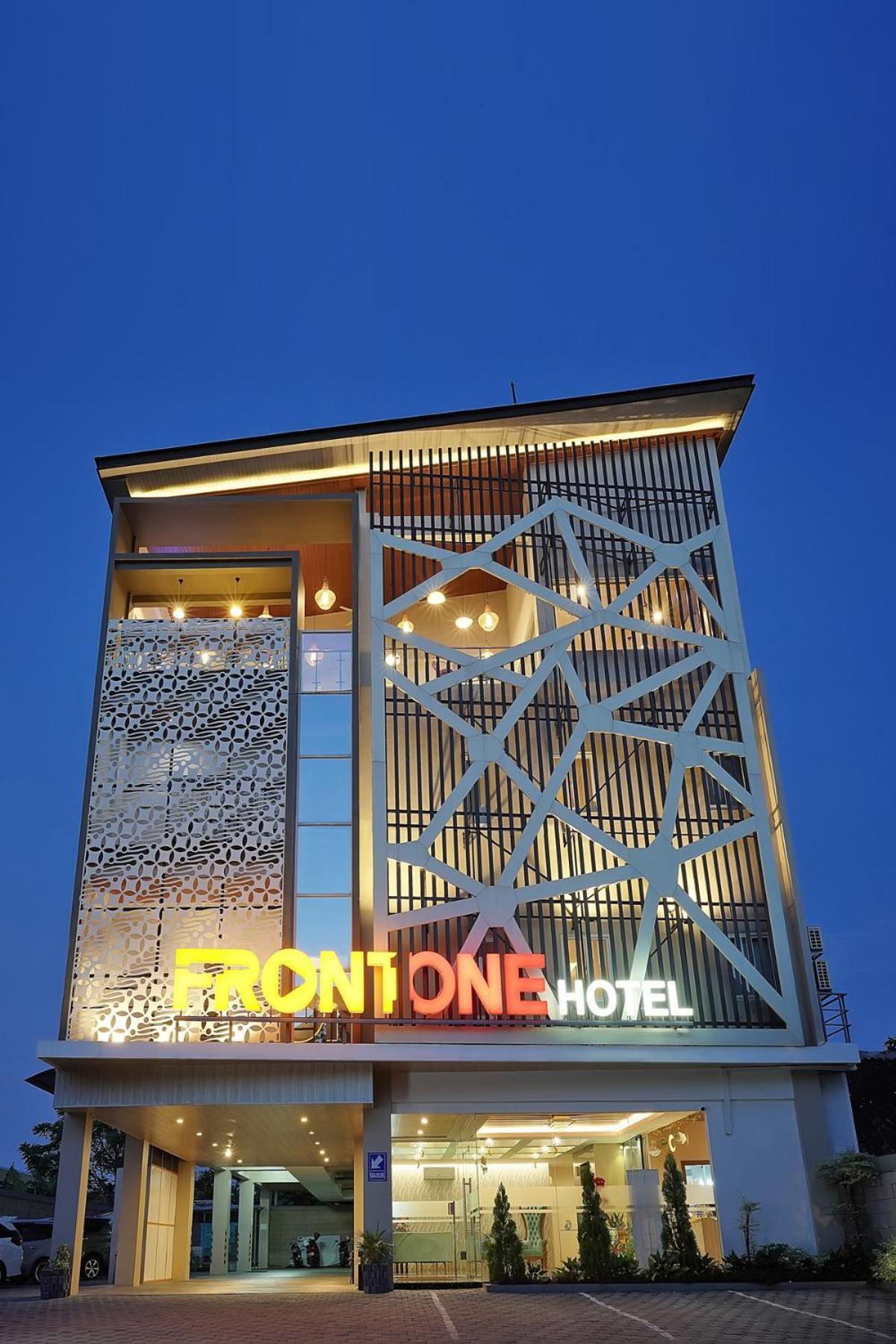 Front One Hotel Sragen Εξωτερικό φωτογραφία
